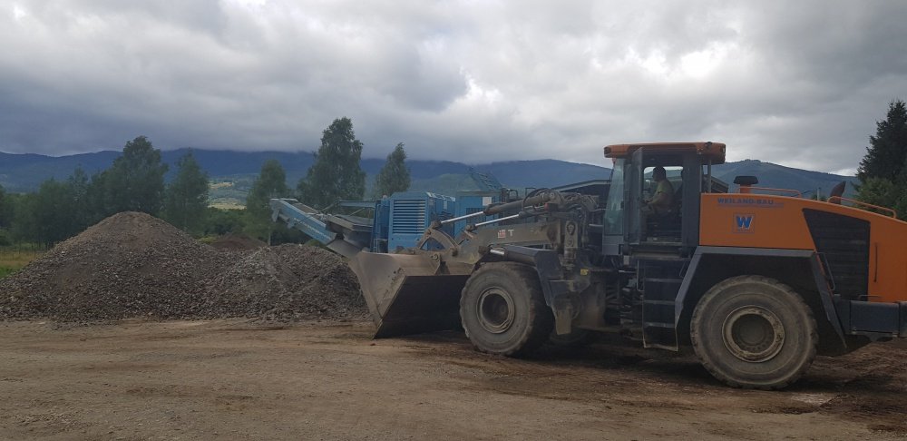 Kolesový nakladač Terex v kameňolome
